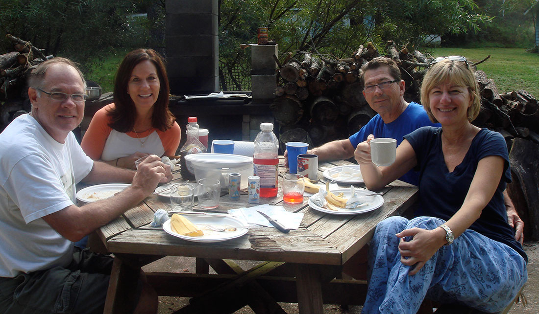 cabin-friends-bfast